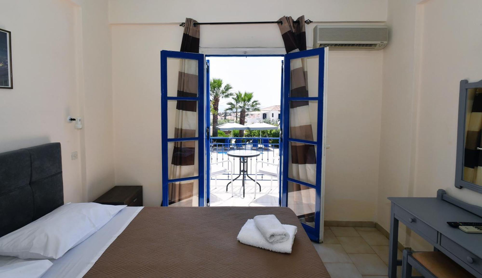 Vanas Apartments Spetses Town Ngoại thất bức ảnh